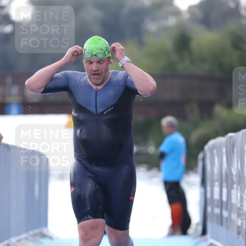25.08.2024 - Elbe Triathlon Hamburg H.Heesch http://msf.ph/oto/6852920 25.08.2024 15:36:03 Schwimmen  meine-sportfotos.de