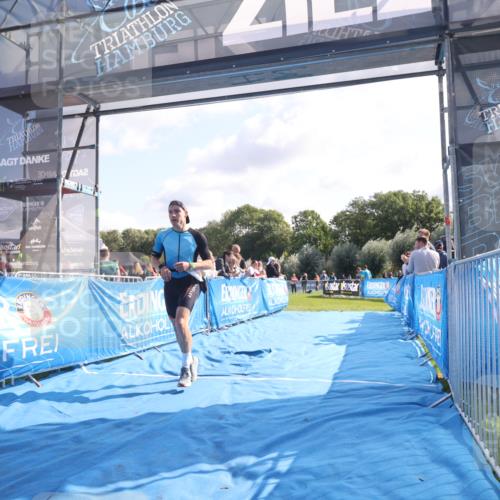 25.08.2024 - Elbe Triathlon Hamburg H.Heesch http://msf.ph/oto/6852926 25.08.2024 10:50:21 Ziel 208 meine-sportfotos.de