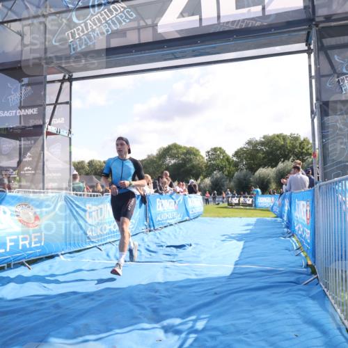25.08.2024 - Elbe Triathlon Hamburg H.Heesch http://msf.ph/oto/6852934 25.08.2024 10:50:21 Ziel 208 meine-sportfotos.de