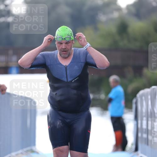 25.08.2024 - Elbe Triathlon Hamburg H.Heesch http://msf.ph/oto/6852937 25.08.2024 15:36:03 Schwimmen  meine-sportfotos.de