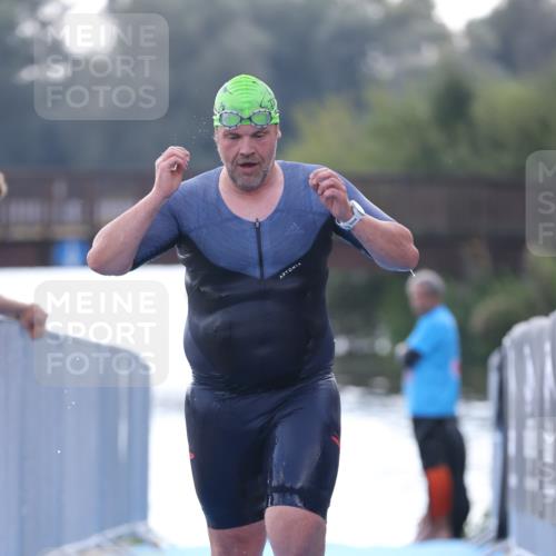 25.08.2024 - Elbe Triathlon Hamburg H.Heesch http://msf.ph/oto/6852949 25.08.2024 15:36:03 Schwimmen  meine-sportfotos.de
