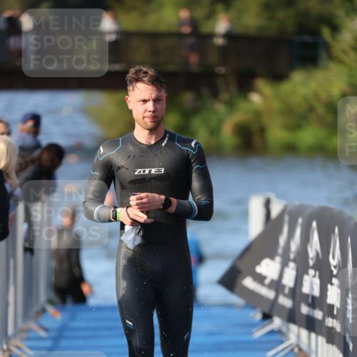 25.08.2024 - Elbe Triathlon Hamburg H.Heesch http://msf.ph/oto/6852951 25.08.2024 09:00:52 Schwimmen 226, 230, 252, 258, 309 meine-sportfotos.de