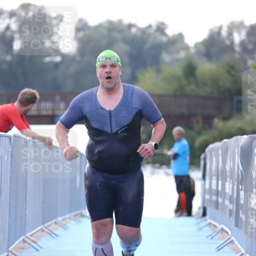 25.08.2024 - Elbe Triathlon Hamburg H.Heesch http://msf.ph/oto/6852952 25.08.2024 15:36:04 Schwimmen  meine-sportfotos.de