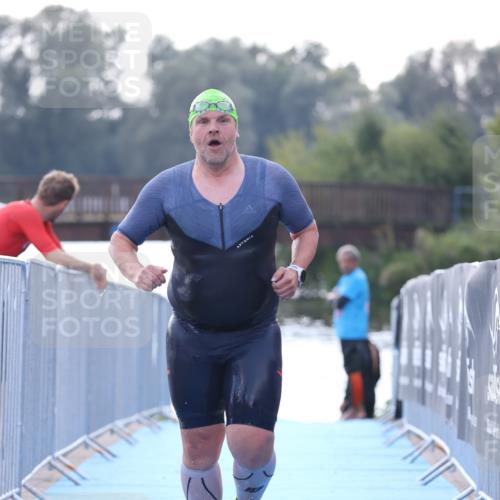 25.08.2024 - Elbe Triathlon Hamburg H.Heesch http://msf.ph/oto/6852961 25.08.2024 15:36:04 Schwimmen  meine-sportfotos.de