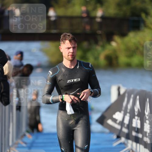 25.08.2024 - Elbe Triathlon Hamburg H.Heesch http://msf.ph/oto/6852976 25.08.2024 09:00:52 Schwimmen 226, 230, 252, 258, 309 meine-sportfotos.de