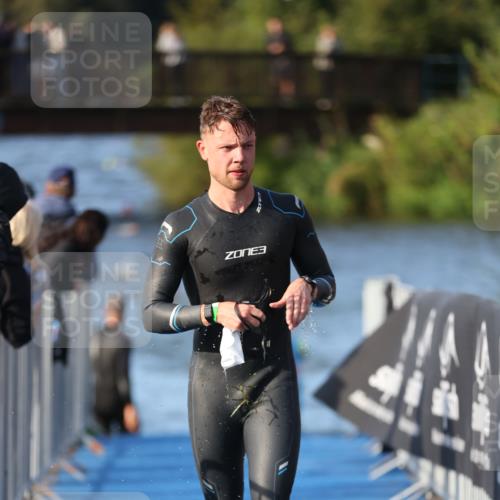 25.08.2024 - Elbe Triathlon Hamburg H.Heesch http://msf.ph/oto/6852982 25.08.2024 09:00:52 Schwimmen 226, 230, 252, 258, 309 meine-sportfotos.de