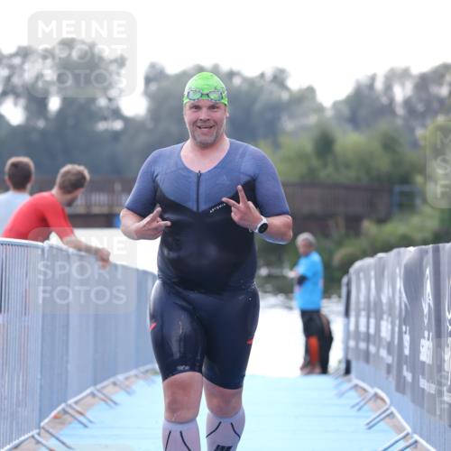 25.08.2024 - Elbe Triathlon Hamburg H.Heesch http://msf.ph/oto/6852991 25.08.2024 15:36:04 Schwimmen  meine-sportfotos.de