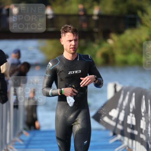 25.08.2024 - Elbe Triathlon Hamburg H.Heesch http://msf.ph/oto/6852998 25.08.2024 09:00:52 Schwimmen 226, 230, 252, 258, 309 meine-sportfotos.de