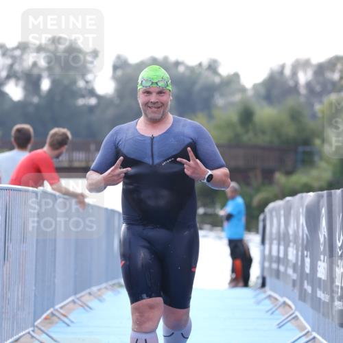 25.08.2024 - Elbe Triathlon Hamburg H.Heesch http://msf.ph/oto/6853001 25.08.2024 15:36:04 Schwimmen  meine-sportfotos.de