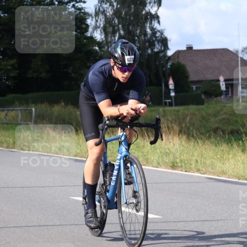 25.08.2024 - Elbe Triathlon Hamburg Fuchs,  Jonas http://msf.ph/oto/6853004 25.08.2024 10:36:40 Radfahren 623 meine-sportfotos.de