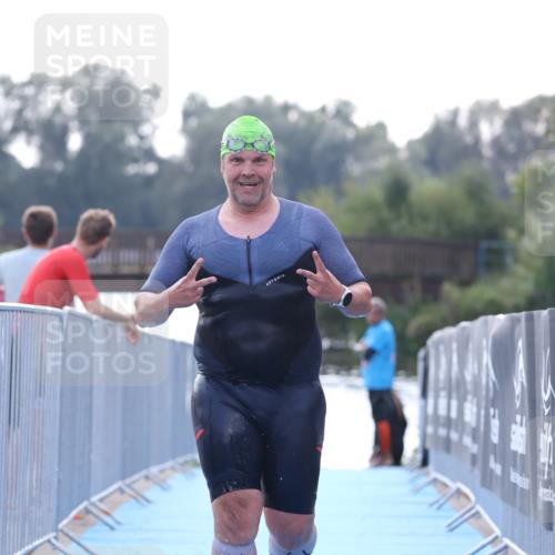 25.08.2024 - Elbe Triathlon Hamburg H.Heesch http://msf.ph/oto/6853009 25.08.2024 15:36:04 Schwimmen  meine-sportfotos.de