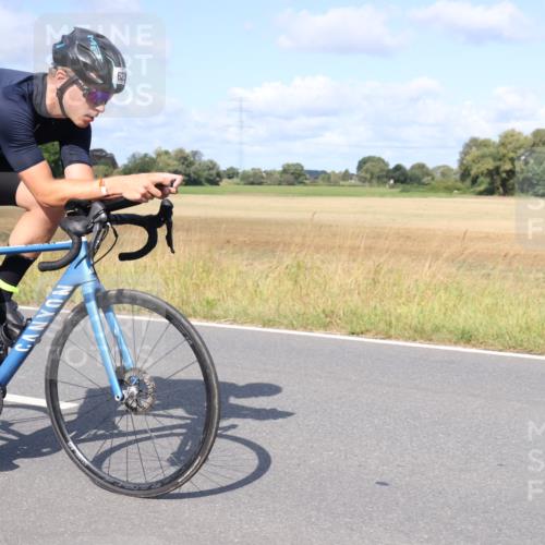 25.08.2024 - Elbe Triathlon Hamburg Fuchs,  Jonas http://msf.ph/oto/6853031 25.08.2024 10:36:40 Radfahren 623 meine-sportfotos.de