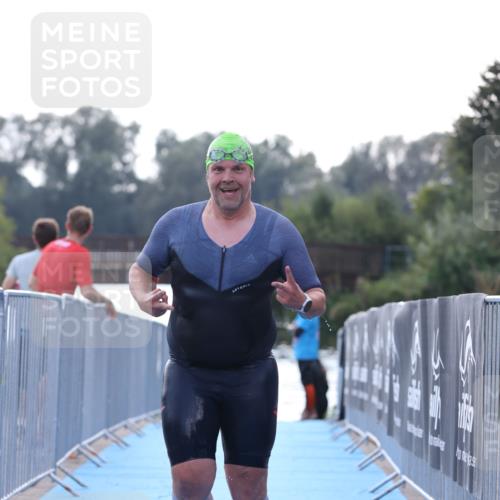 25.08.2024 - Elbe Triathlon Hamburg H.Heesch http://msf.ph/oto/6853032 25.08.2024 15:36:05 Schwimmen  meine-sportfotos.de