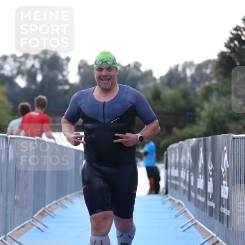 25.08.2024 - Elbe Triathlon Hamburg H.Heesch http://msf.ph/oto/6853064 25.08.2024 15:36:05 Schwimmen  meine-sportfotos.de