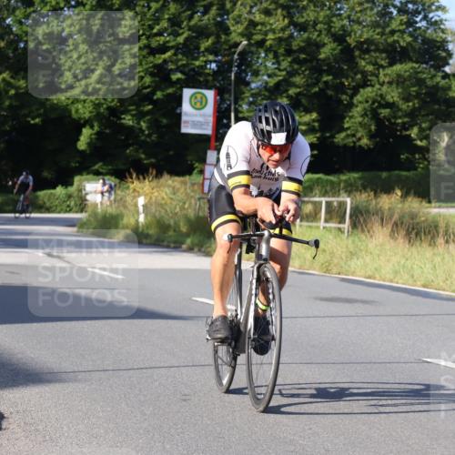 25.08.2024 - Elbe Triathlon Hamburg Fuchs,  Jonas http://msf.ph/oto/6853072 25.08.2024 09:16:29 Radfahren 67, 330, 101, 72, 127, 118, 254 meine-sportfotos.de