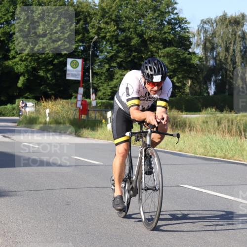 25.08.2024 - Elbe Triathlon Hamburg Fuchs,  Jonas http://msf.ph/oto/6853076 25.08.2024 09:16:29 Radfahren 67, 330, 101, 72, 127, 118, 254 meine-sportfotos.de