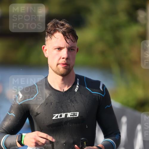 25.08.2024 - Elbe Triathlon Hamburg H.Heesch http://msf.ph/oto/6853082 25.08.2024 09:00:54 Schwimmen 226, 230, 252, 258, 309 meine-sportfotos.de