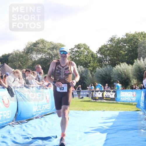 25.08.2024 - Elbe Triathlon Hamburg H.Heesch http://msf.ph/oto/6853083 25.08.2024 10:50:46 Ziel 93 meine-sportfotos.de