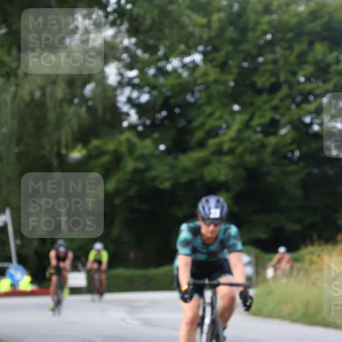 25.08.2024 - Elbe Triathlon Hamburg Fuchs,  Jonas http://msf.ph/oto/6853085 25.08.2024 10:00:49 Radfahren 385, 305, 401, 547, 407, 486, 211 meine-sportfotos.de