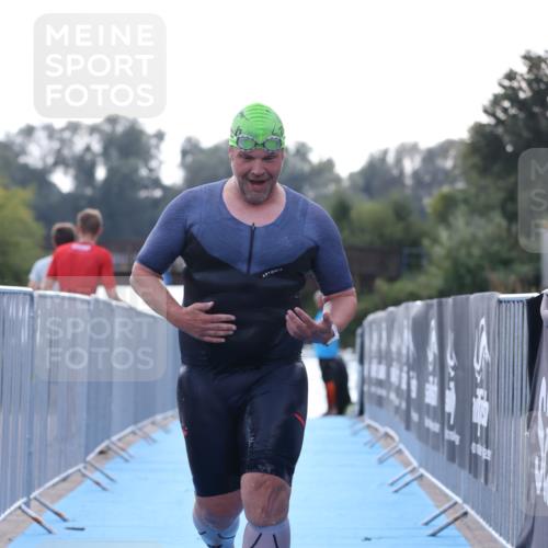 25.08.2024 - Elbe Triathlon Hamburg H.Heesch http://msf.ph/oto/6853087 25.08.2024 15:36:05 Schwimmen  meine-sportfotos.de