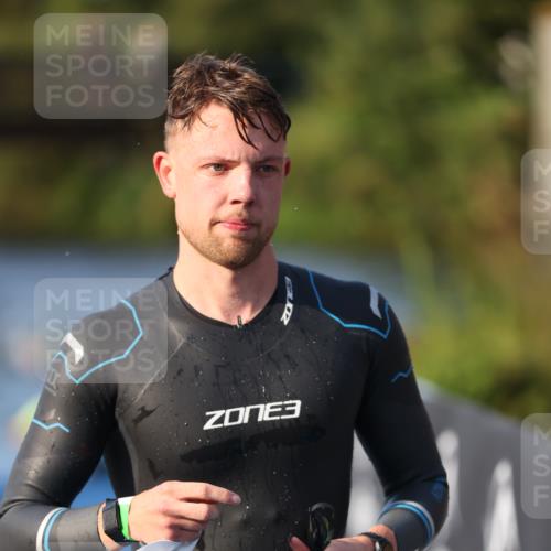 25.08.2024 - Elbe Triathlon Hamburg H.Heesch http://msf.ph/oto/6853091 25.08.2024 09:00:54 Schwimmen 226, 230, 252, 258, 309 meine-sportfotos.de