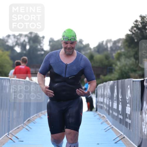 25.08.2024 - Elbe Triathlon Hamburg H.Heesch http://msf.ph/oto/6853095 25.08.2024 15:36:05 Schwimmen  meine-sportfotos.de
