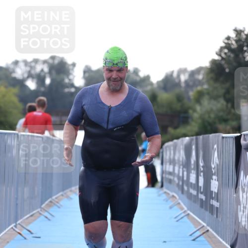 25.08.2024 - Elbe Triathlon Hamburg H.Heesch http://msf.ph/oto/6853102 25.08.2024 15:36:05 Schwimmen  meine-sportfotos.de