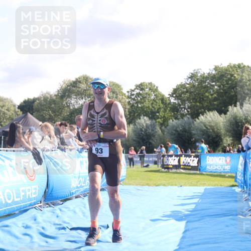 25.08.2024 - Elbe Triathlon Hamburg H.Heesch http://msf.ph/oto/6853126 25.08.2024 10:50:46 Ziel 93 meine-sportfotos.de