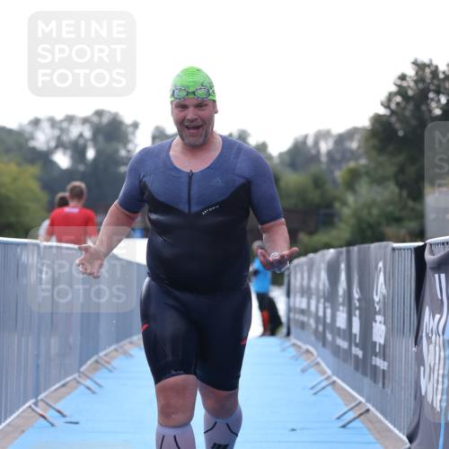 25.08.2024 - Elbe Triathlon Hamburg H.Heesch http://msf.ph/oto/6853131 25.08.2024 15:36:06 Schwimmen  meine-sportfotos.de