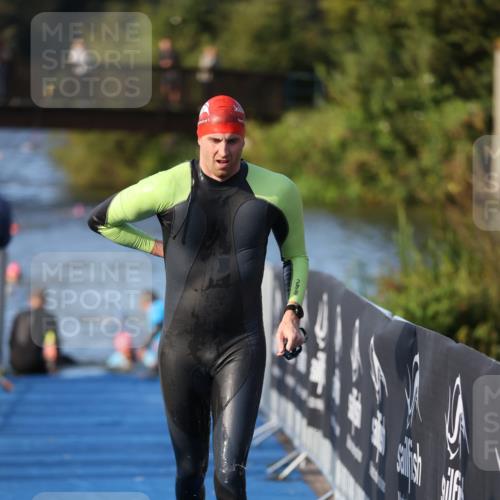 25.08.2024 - Elbe Triathlon Hamburg H.Heesch http://msf.ph/oto/6853154 25.08.2024 09:01:06 Schwimmen 226, 238, 270, 309 meine-sportfotos.de