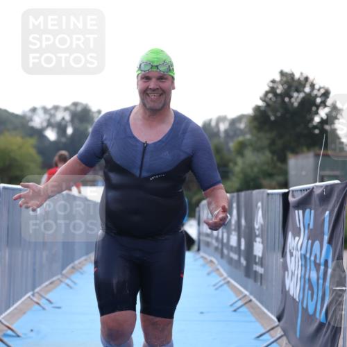 25.08.2024 - Elbe Triathlon Hamburg H.Heesch http://msf.ph/oto/6853178 25.08.2024 15:36:06 Schwimmen  meine-sportfotos.de