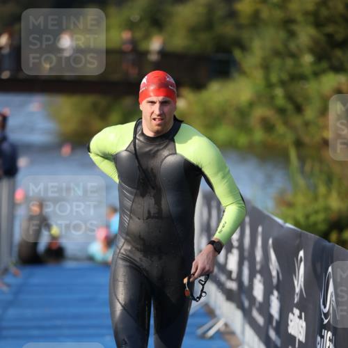 25.08.2024 - Elbe Triathlon Hamburg H.Heesch http://msf.ph/oto/6853182 25.08.2024 09:01:06 Schwimmen 226, 238, 270, 309 meine-sportfotos.de