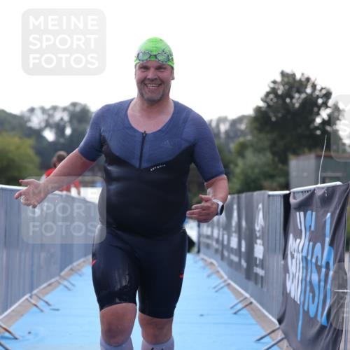 25.08.2024 - Elbe Triathlon Hamburg H.Heesch http://msf.ph/oto/6853191 25.08.2024 15:36:06 Schwimmen  meine-sportfotos.de