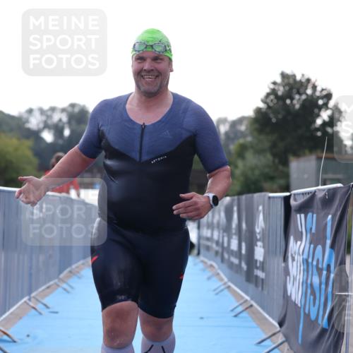 25.08.2024 - Elbe Triathlon Hamburg H.Heesch http://msf.ph/oto/6853199 25.08.2024 15:36:06 Schwimmen  meine-sportfotos.de