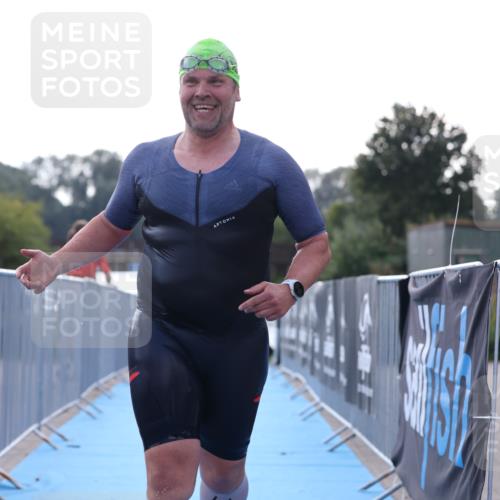 25.08.2024 - Elbe Triathlon Hamburg H.Heesch http://msf.ph/oto/6853211 25.08.2024 15:36:06 Schwimmen  meine-sportfotos.de