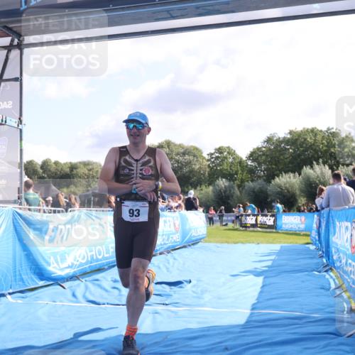 25.08.2024 - Elbe Triathlon Hamburg H.Heesch http://msf.ph/oto/6853213 25.08.2024 10:50:47 Ziel 93, 266 meine-sportfotos.de