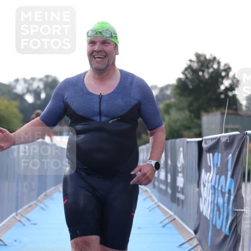 25.08.2024 - Elbe Triathlon Hamburg H.Heesch http://msf.ph/oto/6853234 25.08.2024 15:36:06 Schwimmen  meine-sportfotos.de