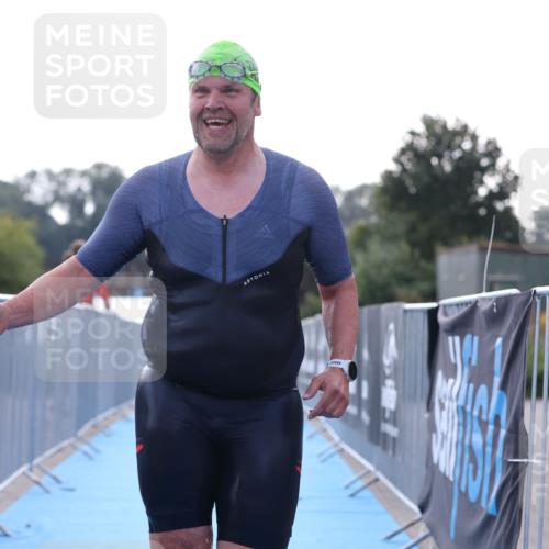25.08.2024 - Elbe Triathlon Hamburg H.Heesch http://msf.ph/oto/6853243 25.08.2024 15:36:06 Schwimmen  meine-sportfotos.de