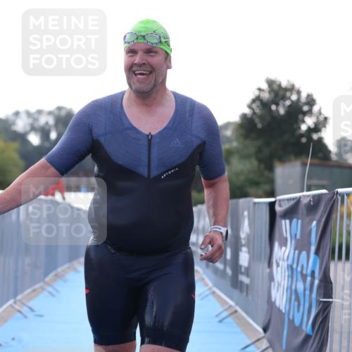 25.08.2024 - Elbe Triathlon Hamburg H.Heesch http://msf.ph/oto/6853250 25.08.2024 15:36:06 Schwimmen  meine-sportfotos.de
