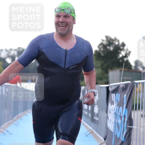 25.08.2024 - Elbe Triathlon Hamburg H.Heesch http://msf.ph/oto/6853264 25.08.2024 15:36:07 Schwimmen  meine-sportfotos.de