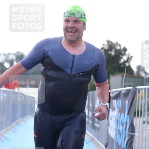 25.08.2024 - Elbe Triathlon Hamburg H.Heesch http://msf.ph/oto/6853288 25.08.2024 15:36:07 Schwimmen  meine-sportfotos.de