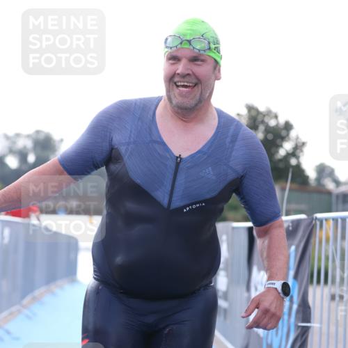 25.08.2024 - Elbe Triathlon Hamburg H.Heesch http://msf.ph/oto/6853304 25.08.2024 15:36:07 Schwimmen  meine-sportfotos.de