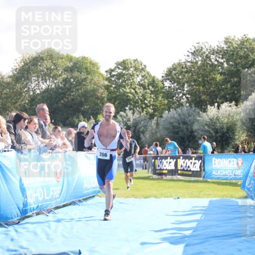 25.08.2024 - Elbe Triathlon Hamburg H.Heesch http://msf.ph/oto/6853312 25.08.2024 10:50:54 Ziel 266, 275 meine-sportfotos.de