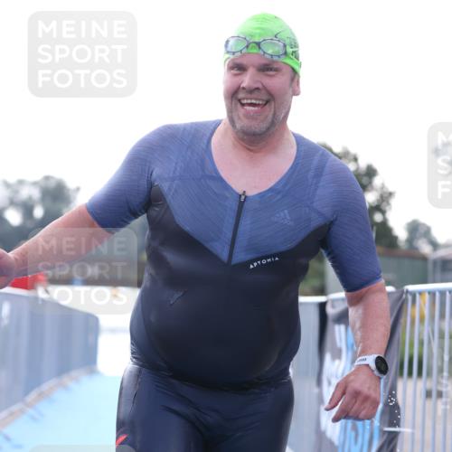 25.08.2024 - Elbe Triathlon Hamburg H.Heesch http://msf.ph/oto/6853313 25.08.2024 15:36:07 Schwimmen  meine-sportfotos.de