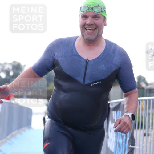 25.08.2024 - Elbe Triathlon Hamburg H.Heesch http://msf.ph/oto/6853320 25.08.2024 15:36:07 Schwimmen  meine-sportfotos.de