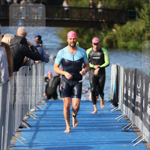 25.08.2024 - Elbe Triathlon Hamburg H.Heesch http://msf.ph/oto/6853345 25.08.2024 09:01:16 Schwimmen 175, 210, 238, 270, 284, 293, 309, 318 meine-sportfotos.de