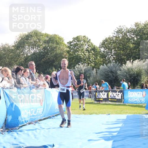 25.08.2024 - Elbe Triathlon Hamburg H.Heesch http://msf.ph/oto/6853346 25.08.2024 10:50:54 Ziel 266, 275 meine-sportfotos.de