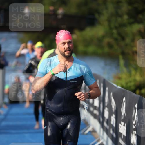25.08.2024 - Elbe Triathlon Hamburg H.Heesch http://msf.ph/oto/6853361 25.08.2024 09:01:18 Schwimmen 175, 210, 238, 270, 284, 293, 309, 318 meine-sportfotos.de
