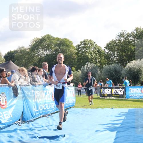 25.08.2024 - Elbe Triathlon Hamburg H.Heesch http://msf.ph/oto/6853363 25.08.2024 10:50:55 Ziel 266, 275 meine-sportfotos.de