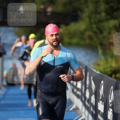 25.08.2024 - Elbe Triathlon Hamburg H.Heesch http://msf.ph/oto/6853368 25.08.2024 09:01:18 Schwimmen 175, 210, 238, 270, 284, 293, 309, 318 meine-sportfotos.de